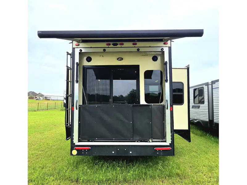 2018 K-Z Durango Gold 382MBQ
