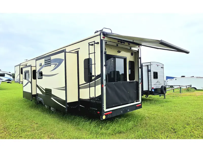 2018 K-Z Durango Gold 382MBQ