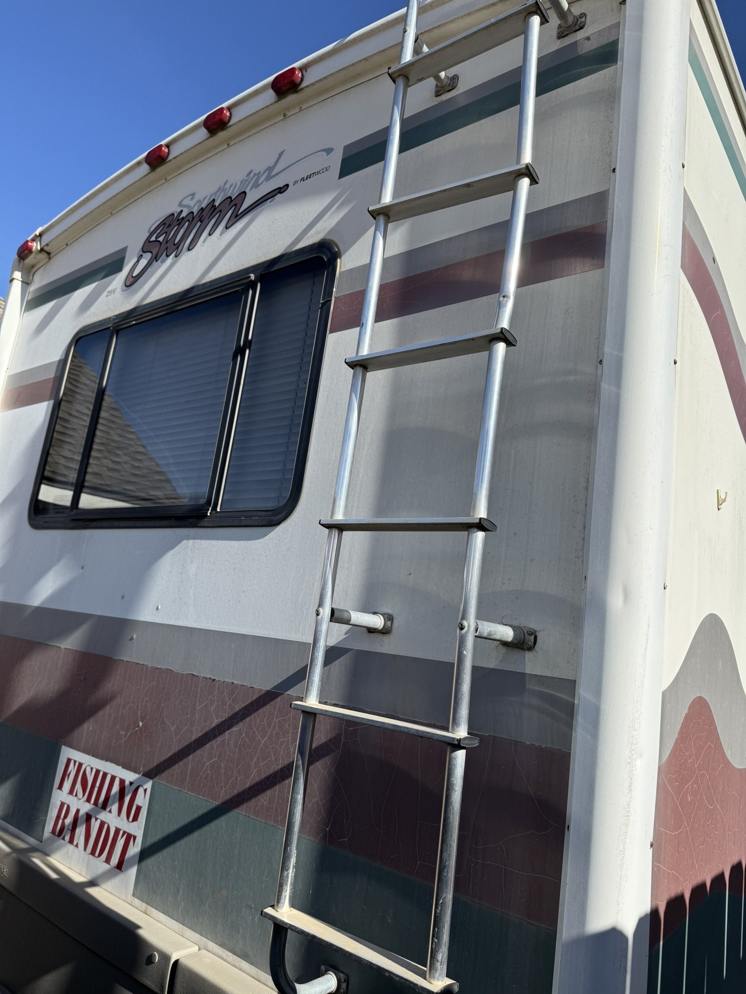 1999 Fleetwood SOUTHWIND STORM 27R RV