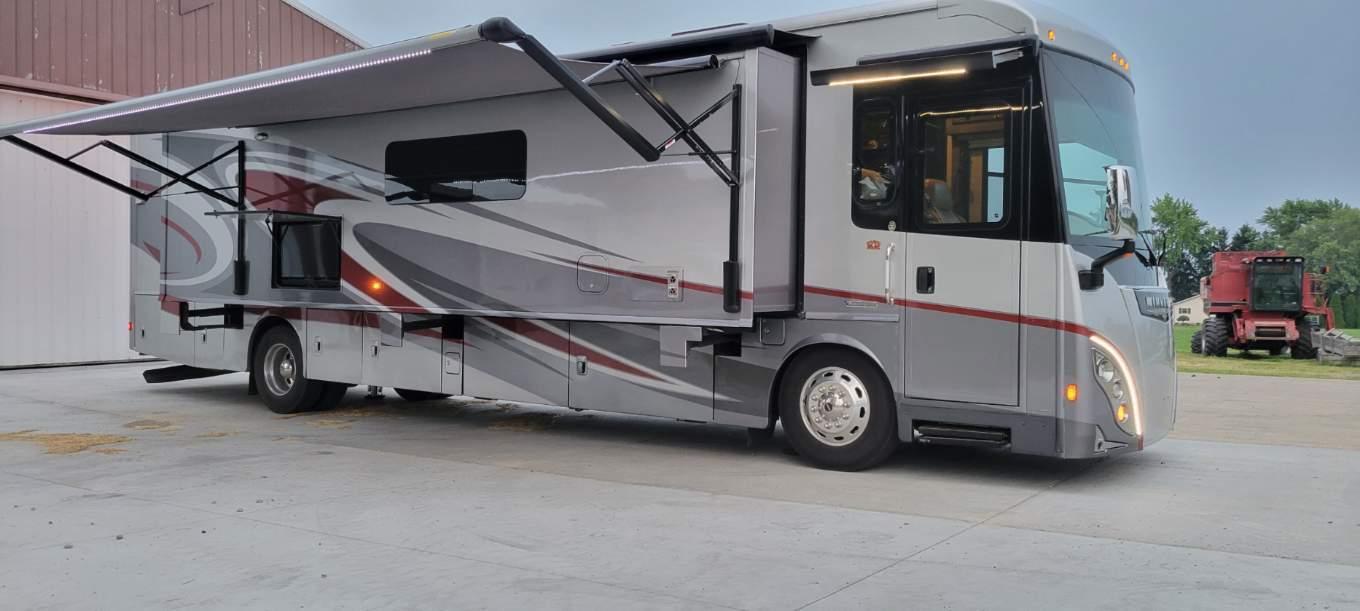 2016 Winnebago MERIDIAN 40R RV