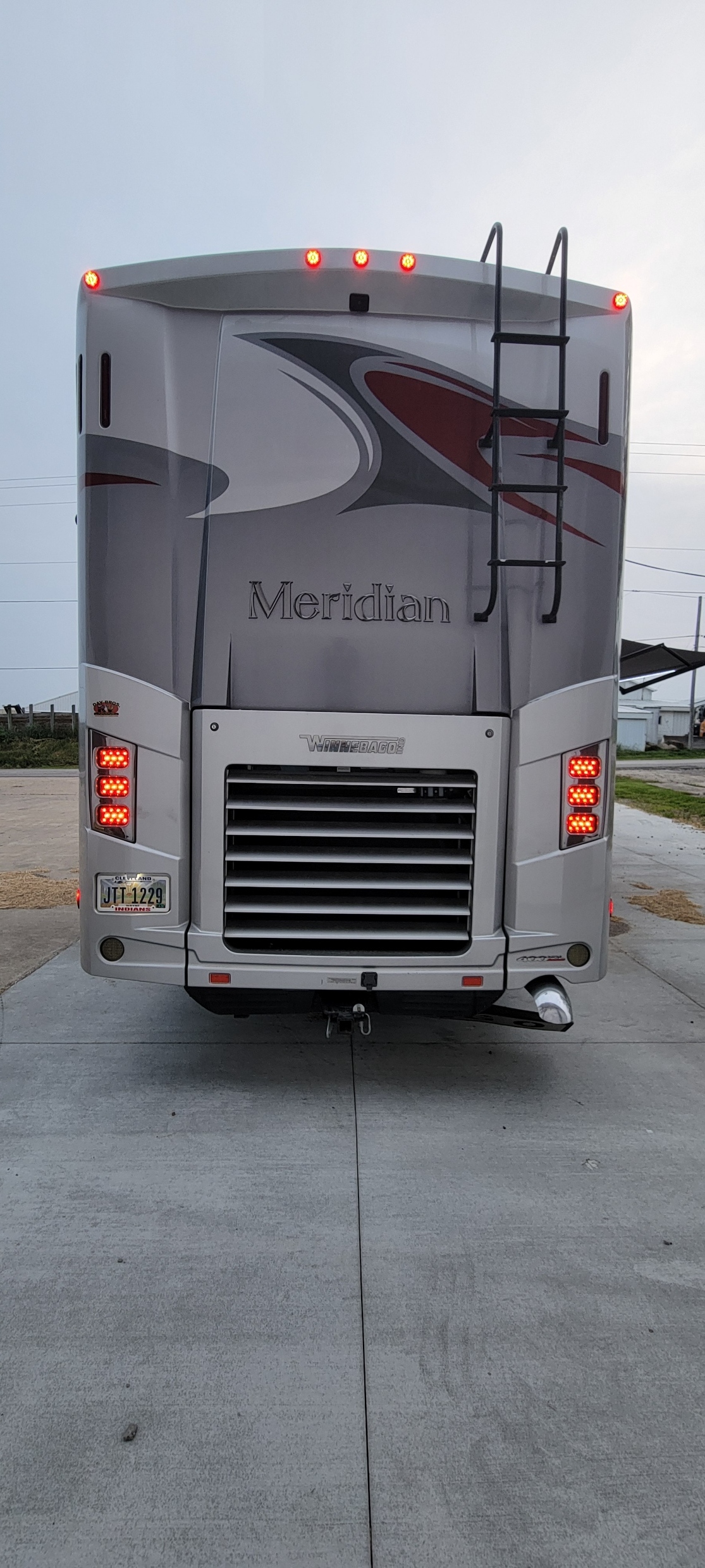 2016 Winnebago MERIDIAN 40R in smithville OH