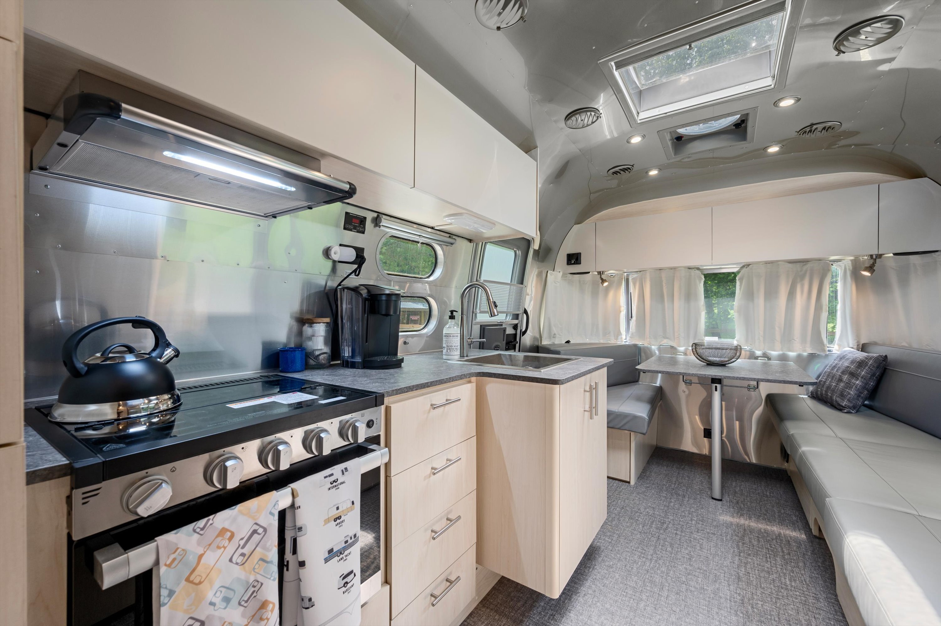 2023 Airstream FLYING CLOUD 27FB TWIN in potomac MD
