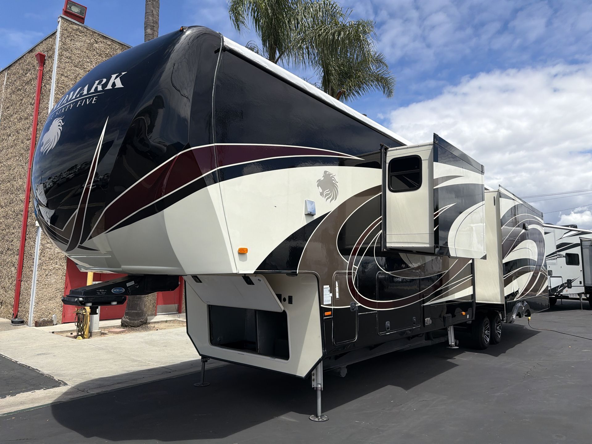 2018 Heartland LANDMARK 365 LM NEWPORT in fountain valley CA