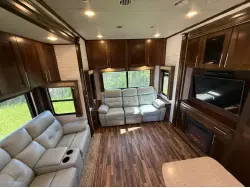 2016 VANLEIGH VILANO 365 RL