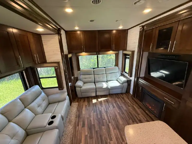 2016 VANLEIGH VILANO 365 RL
