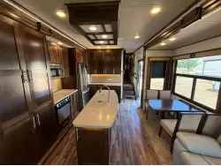 2016 VANLEIGH VILANO 365 RL