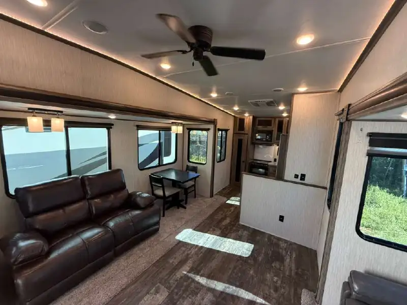 2020 FOREST RIVER SABRE 37FBT
