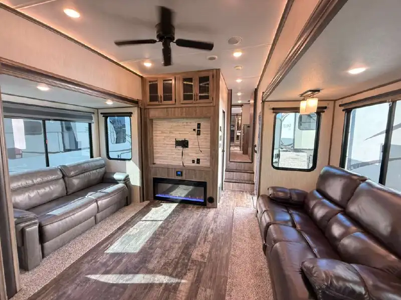 2020 FOREST RIVER SABRE 37FBT