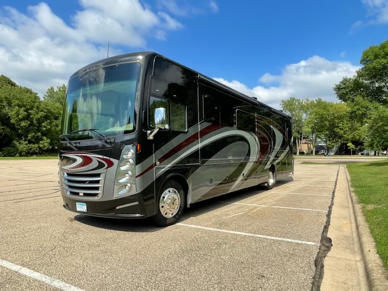 2019 Thor Motor Coach CHALLENGER 37TB in eagan MN