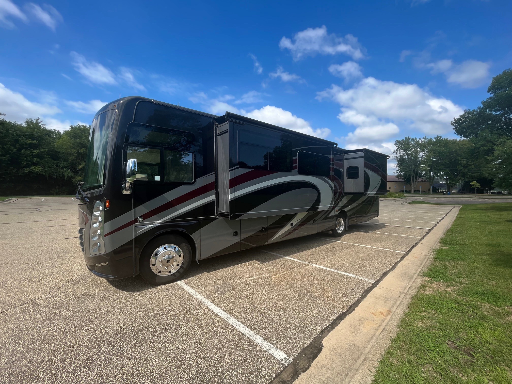 2019 Thor Motor Coach CHALLENGER 37TB in eagan MN