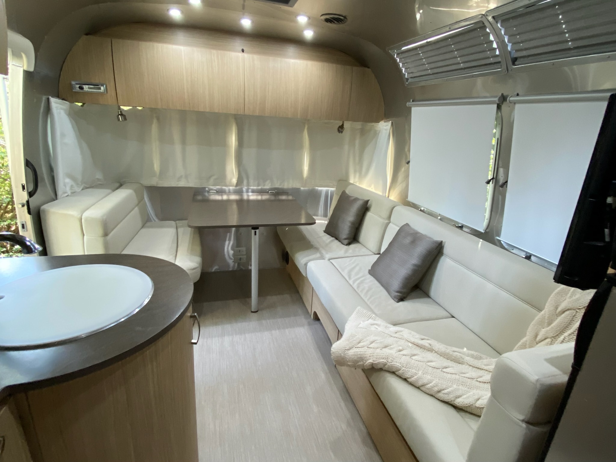 2017 Airstream FLYING CLOUD 23FB TWIN in vashon WA