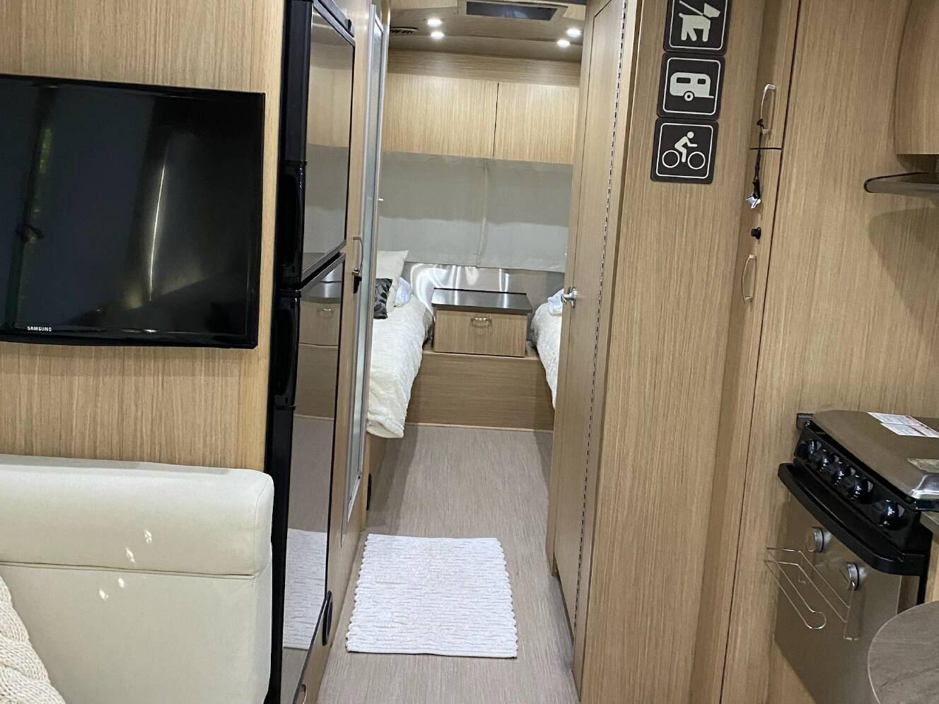 A photo of this 2017 Airstream FLYING CLOUD 23FB TWIN