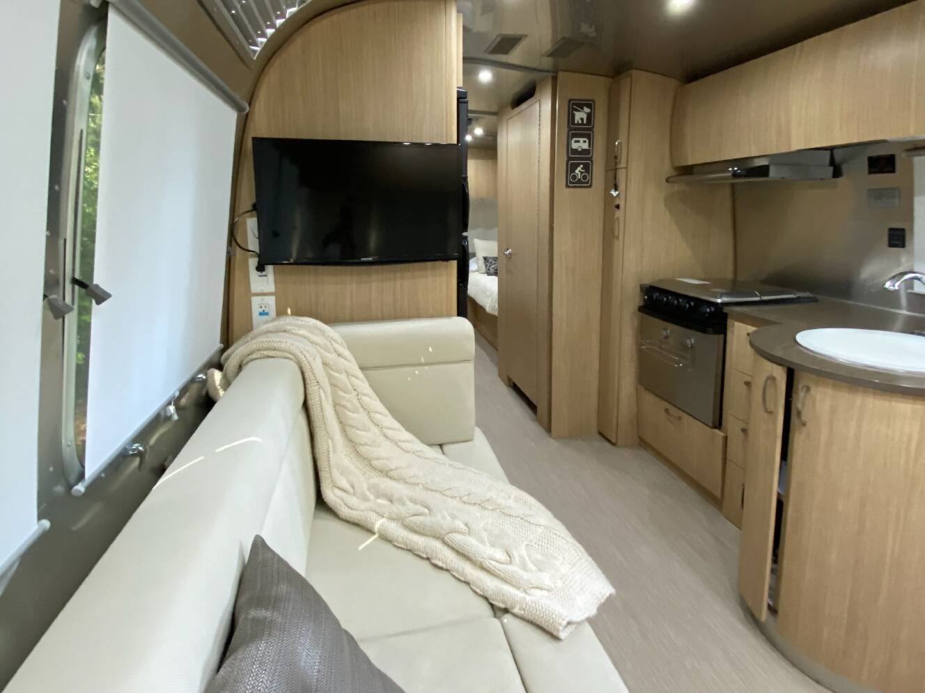 A photo of this 2017 Airstream FLYING CLOUD 23FB TWIN