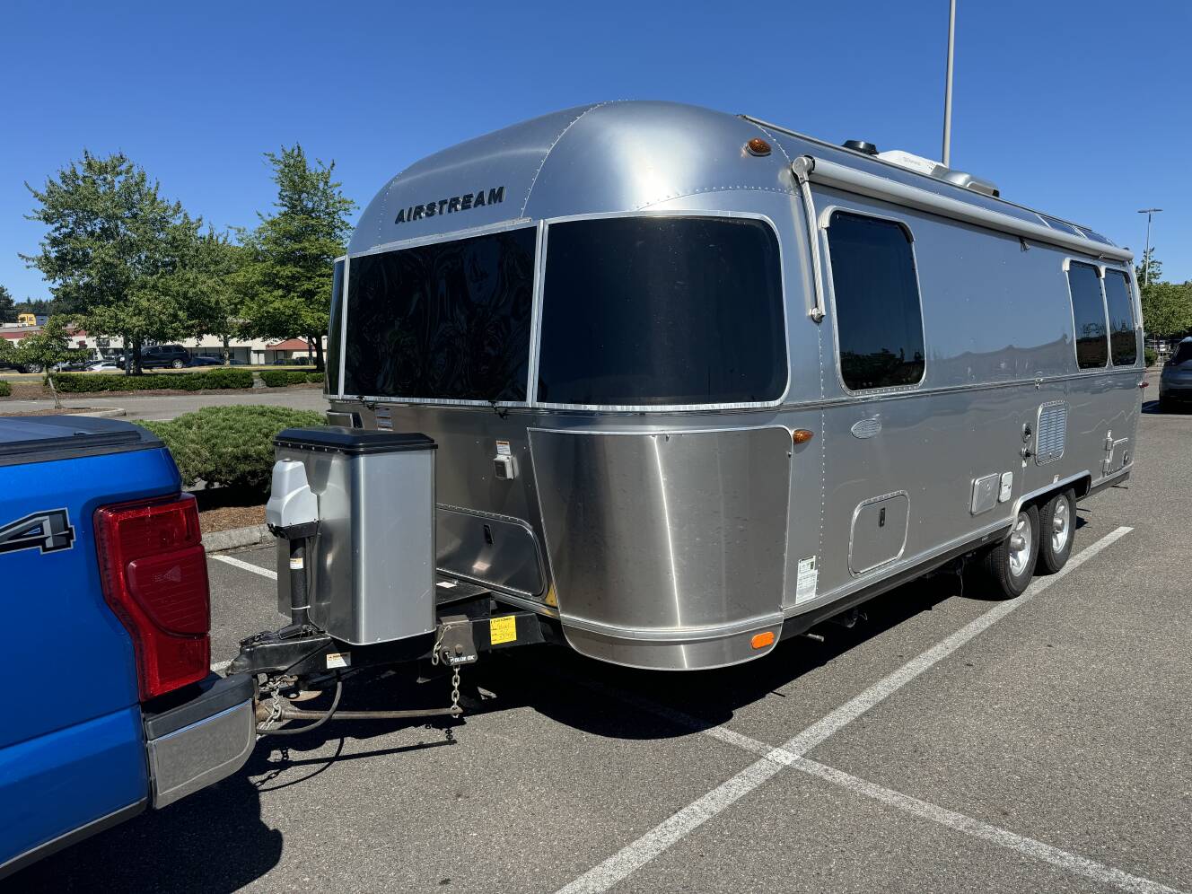 A photo of this 2017 Airstream FLYING CLOUD 23FB TWIN