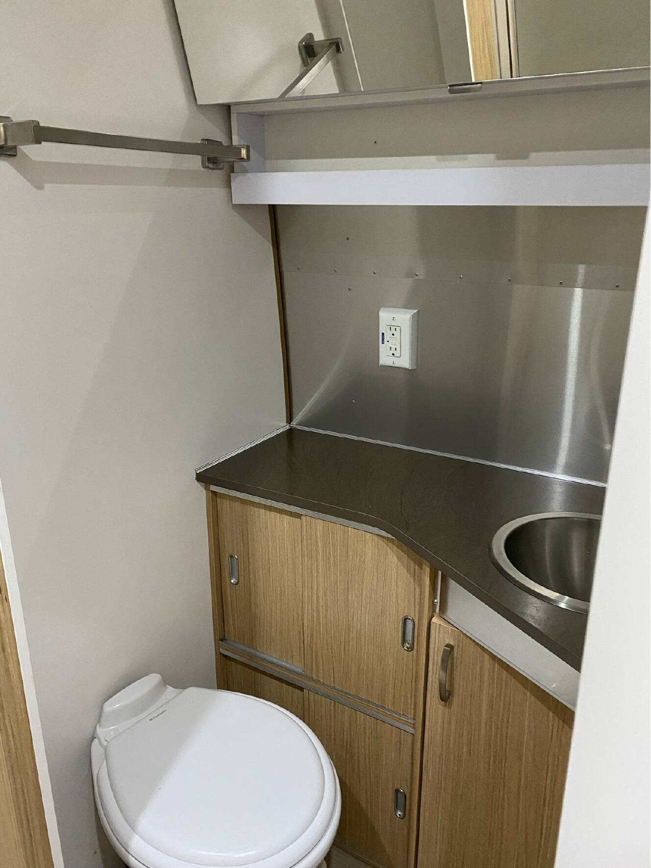 A photo of this 2017 Airstream FLYING CLOUD 23FB TWIN