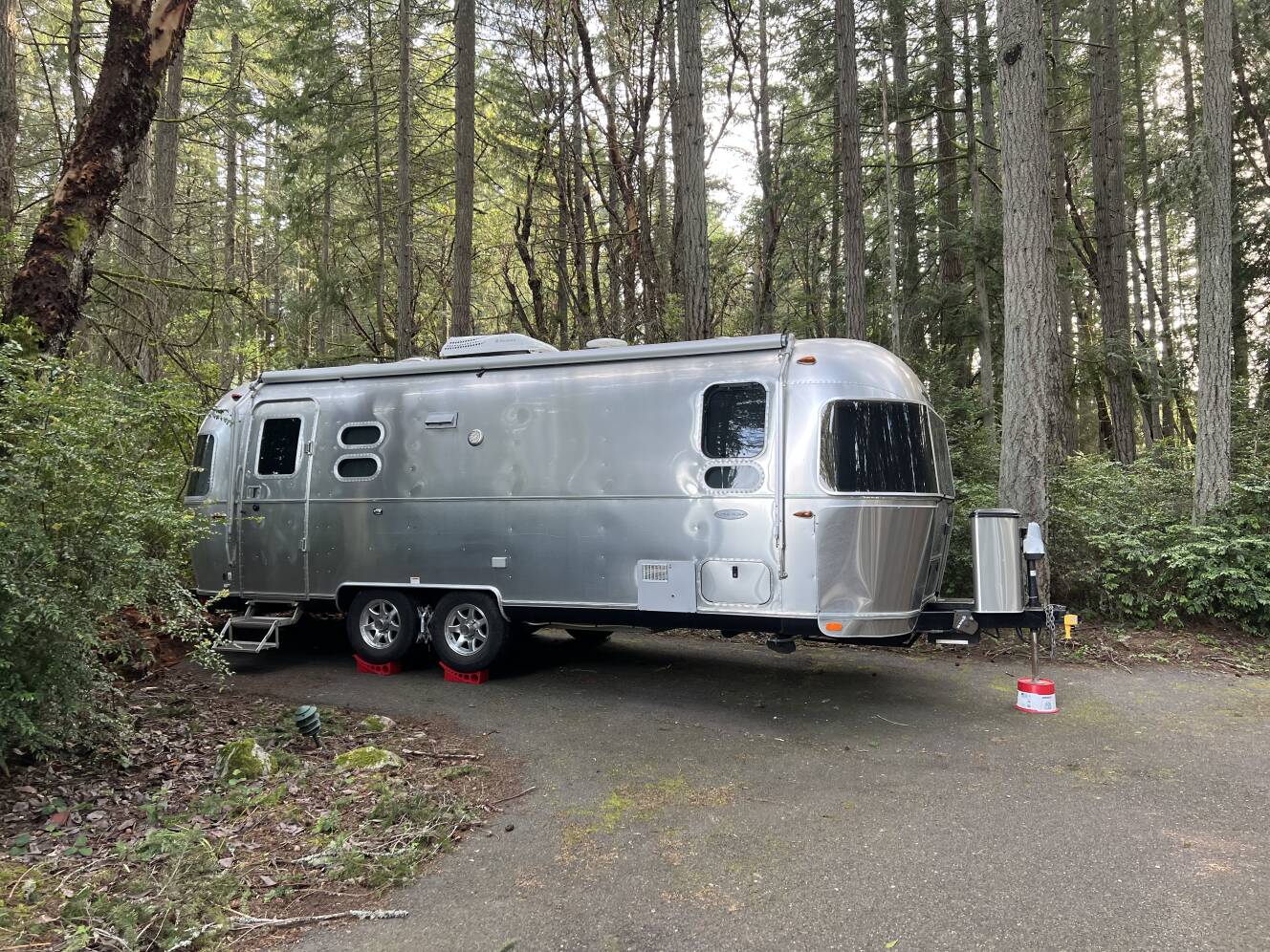 A photo of this 2017 Airstream FLYING CLOUD 23FB TWIN