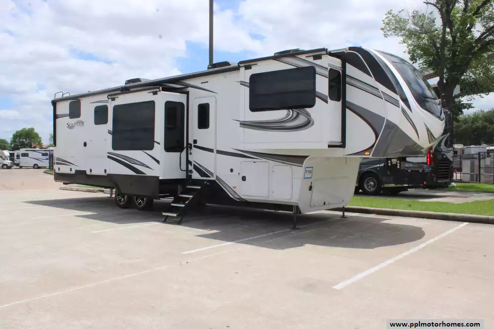 2022 Grand Design Solitude 382WB in houston TX