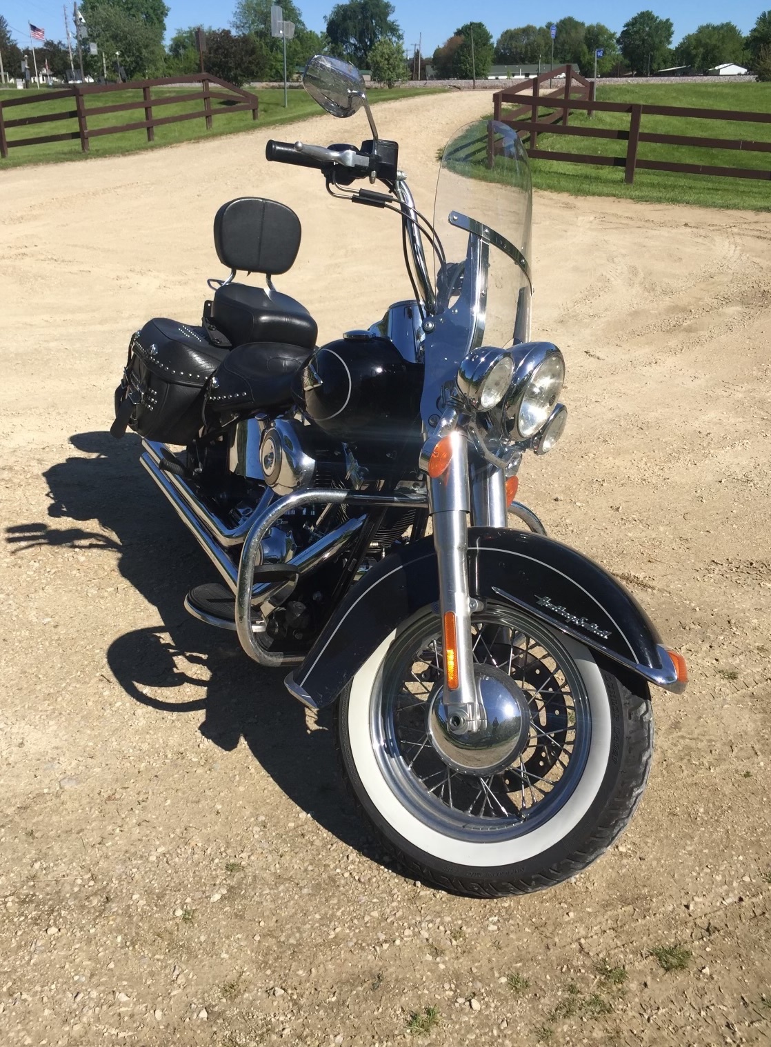 2011 Harley-Davidson HERITAGE SOFTAIL CLASSIC Cruiser motorcycle