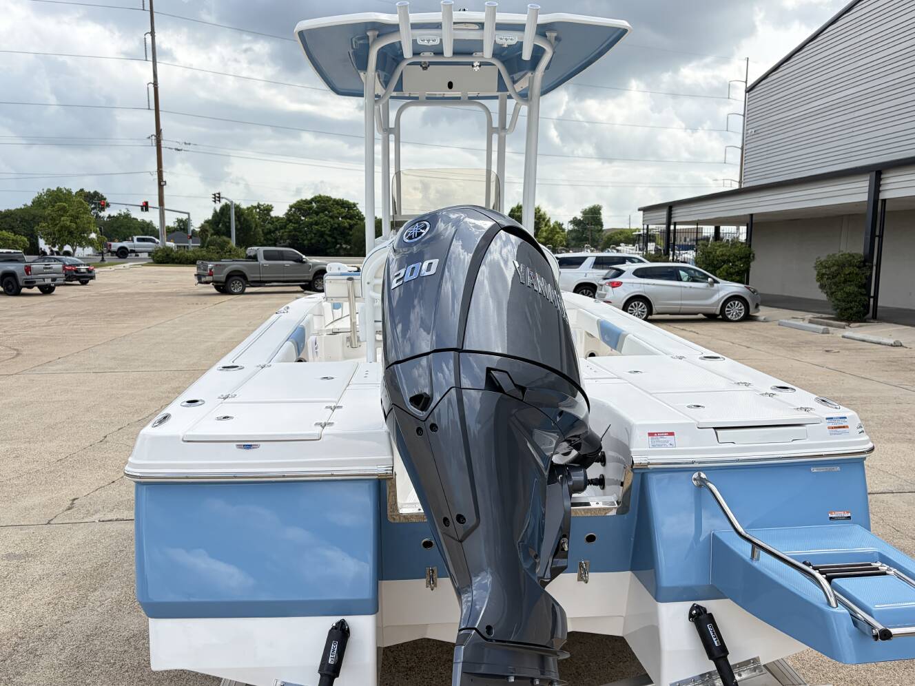 A photo of this 2026 Robalo 226 CAYMAN