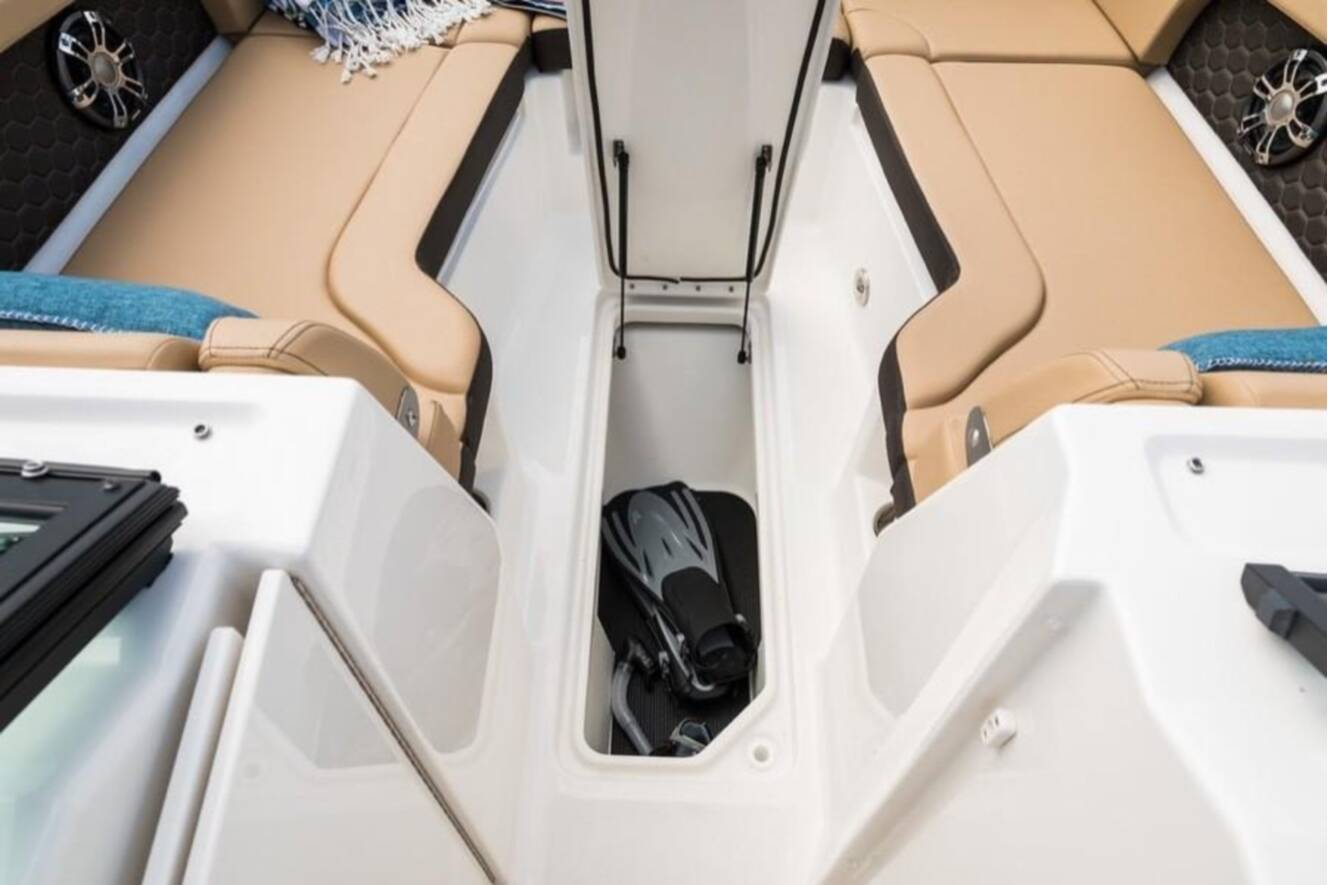 A photo of this 2026 Sea Ray SDX 290 Outboard
