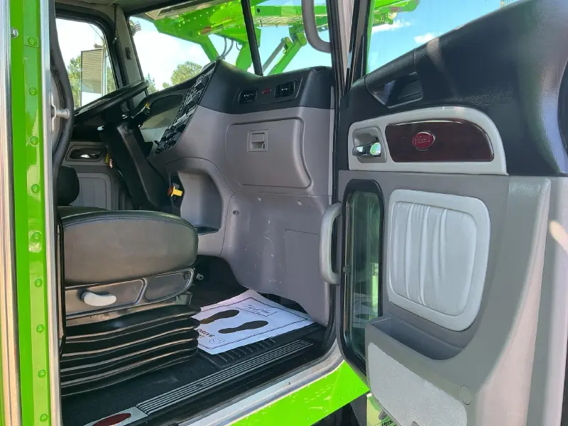 2024 Peterbilt 389