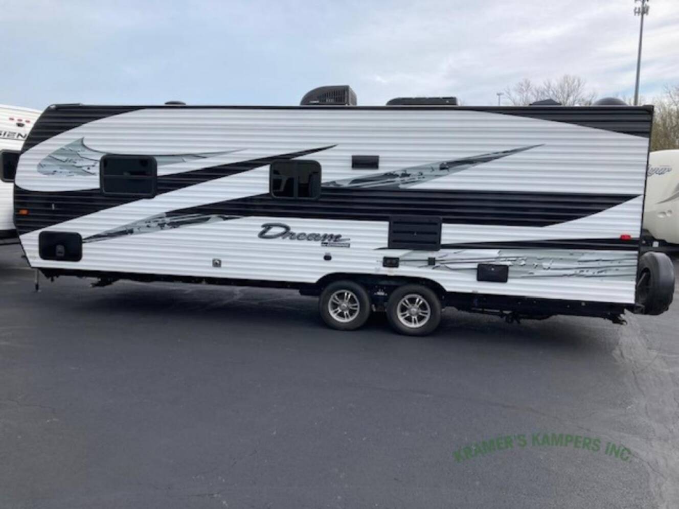A photo of this 2022 Chinook DREAM D260BH