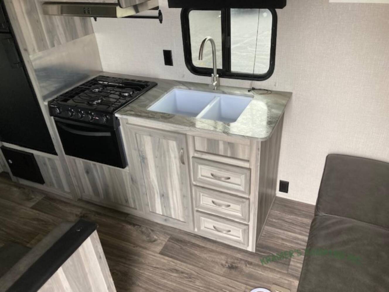 A photo of this 2022 Chinook DREAM D260BH