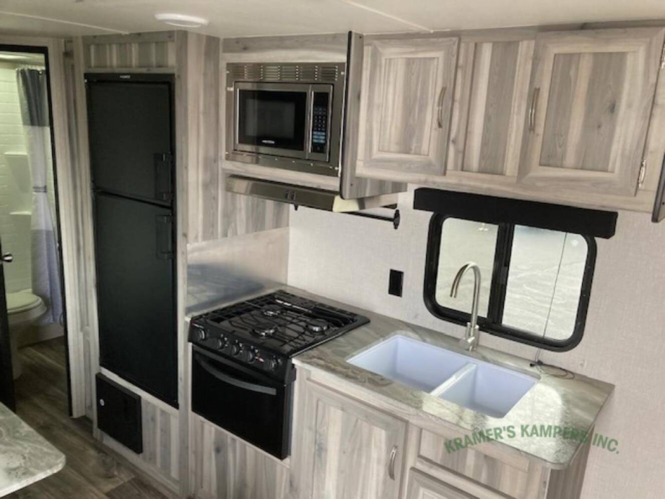 A photo of this 2022 Chinook DREAM D260BH