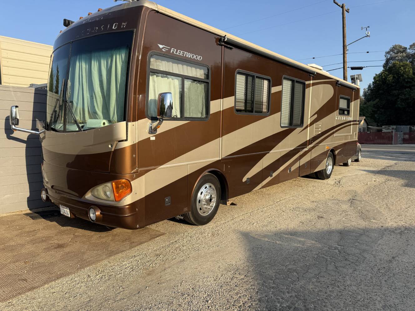 A photo of this 2005 Fleetwood EXCURSION 39J