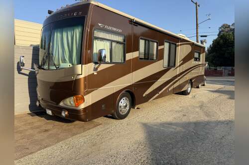 2005 Fleetwood EXCURSION 39J in canoga park CA