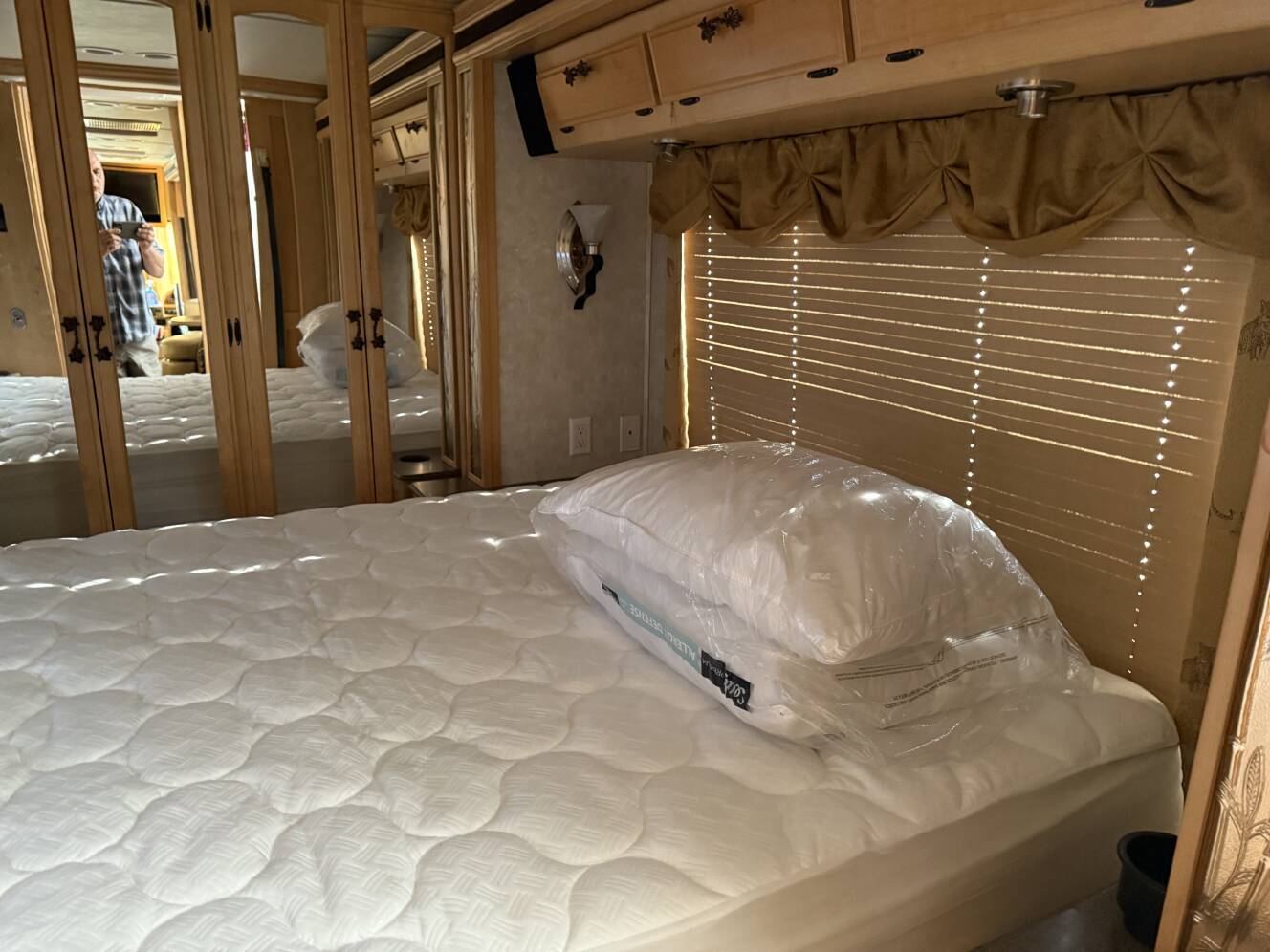 A photo of this 2005 Fleetwood EXCURSION 39J