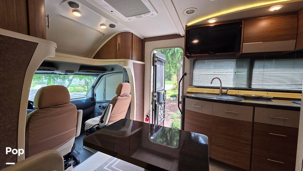 2016 Winnebago Navion 24G in madison OH