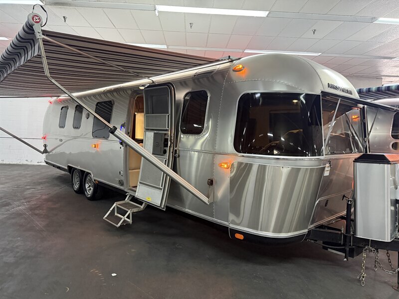 2019 Airstream Classic 33FB in liberty TX
