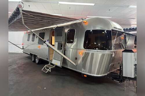 2019 Airstream Classic 33FB in liberty TX