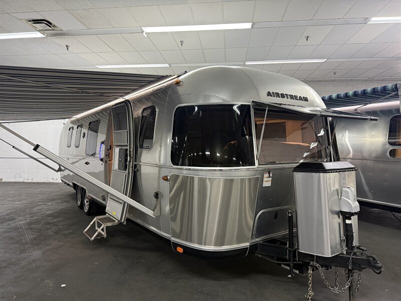 2019 Airstream Classic 33FB in liberty TX