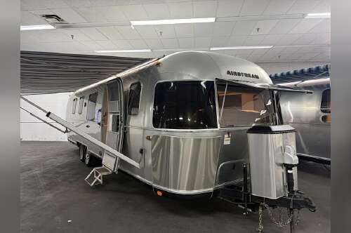 2019 Airstream Classic 33FB in liberty TX