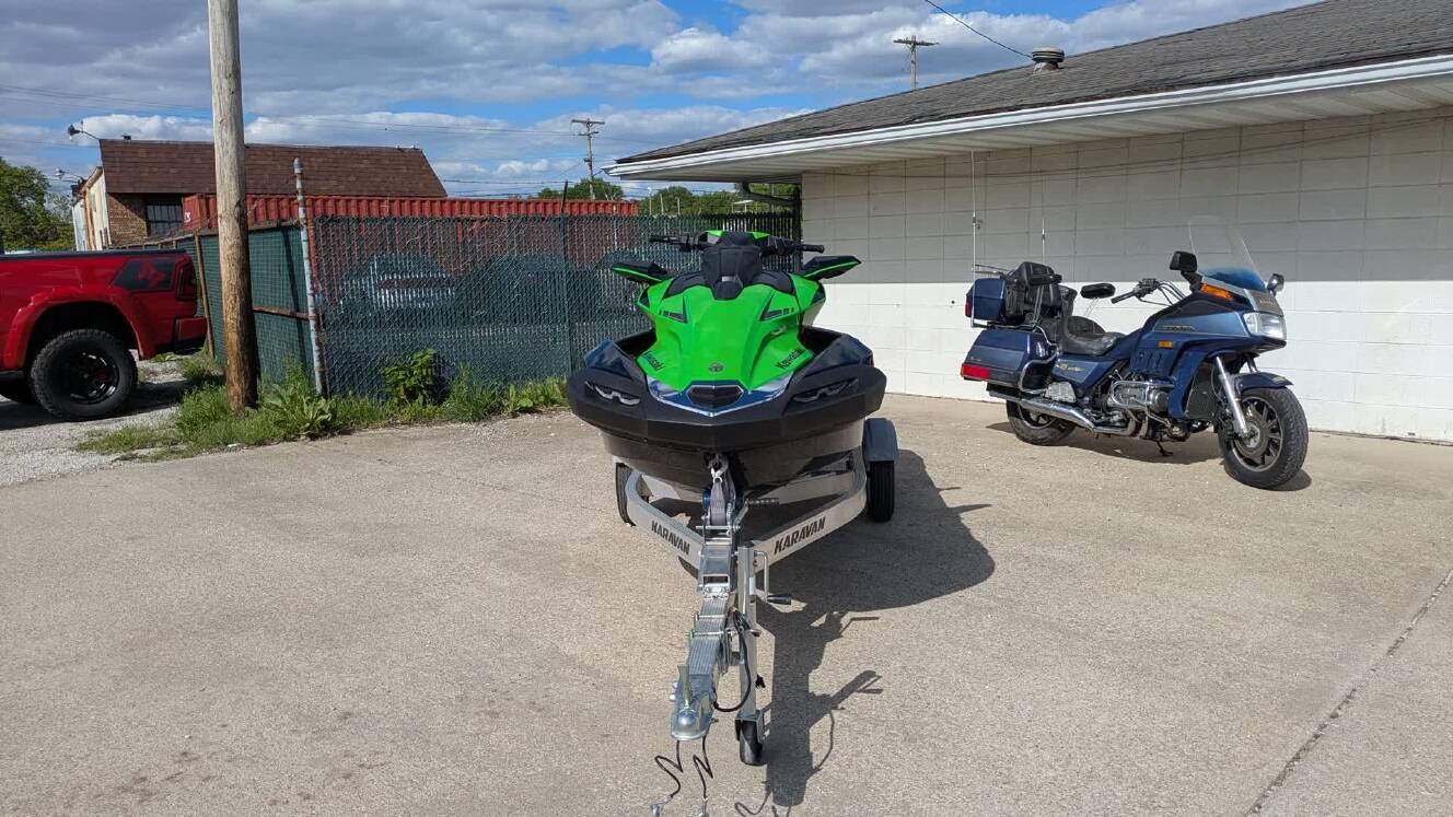A photo of this 2023 Kawasaki ULTRA 310 LX