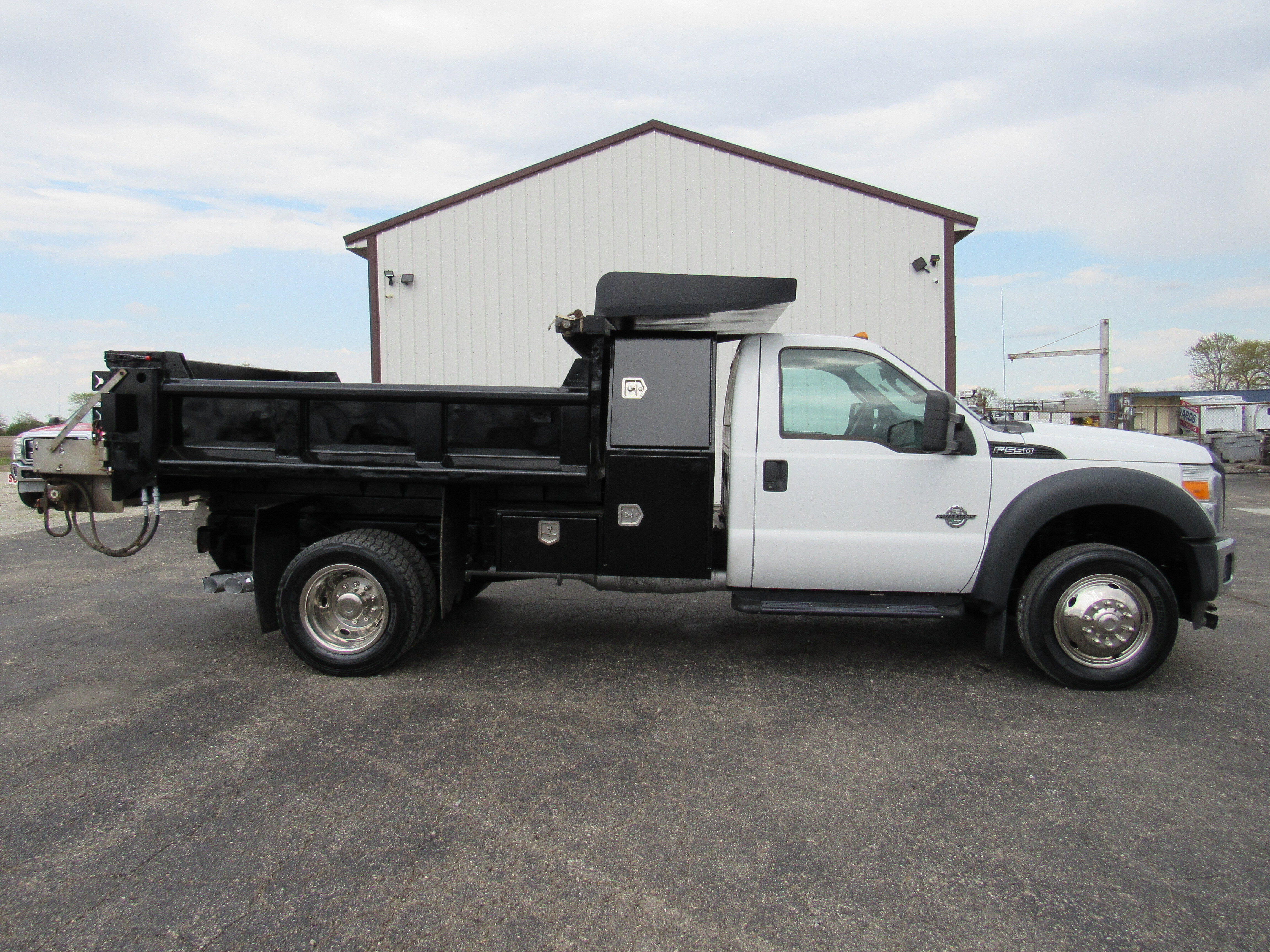 2015 FORD F550 in London, OH
