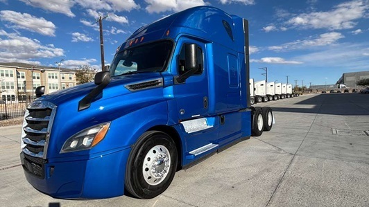 2022 FREIGHTLINER CASCADIA 126 in Leawood, KS