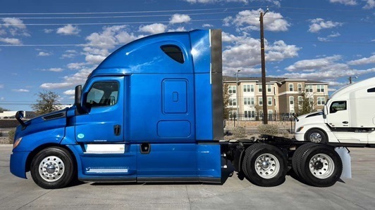 2022 FREIGHTLINER CASCADIA 126 in Leawood, KS