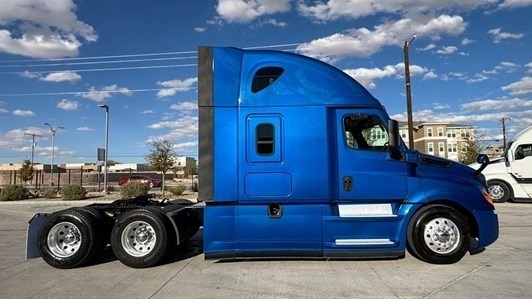 2022 FREIGHTLINER CASCADIA 126 in Leawood, KS