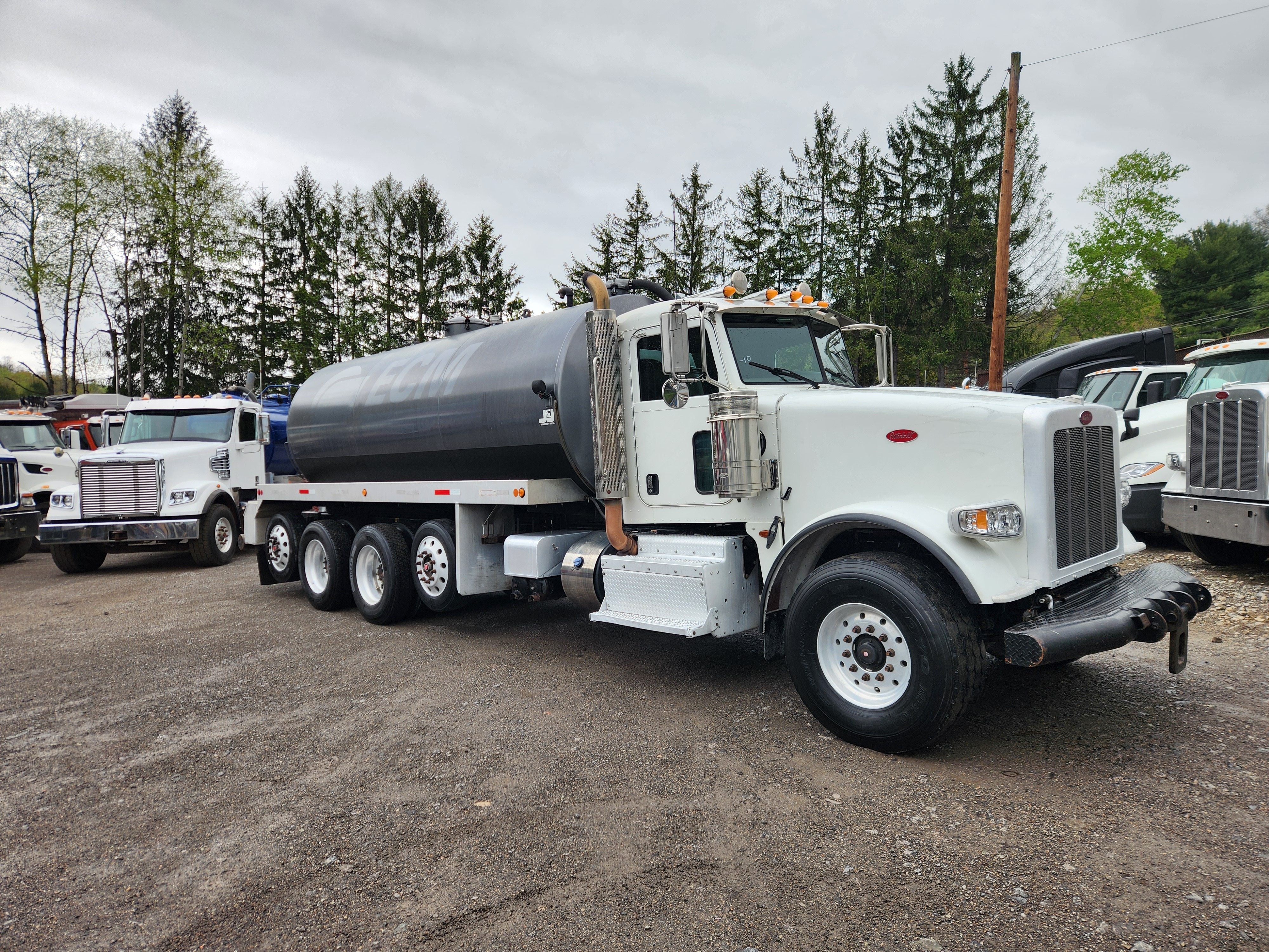 2015 PETERBILT 367 in Butler, PA