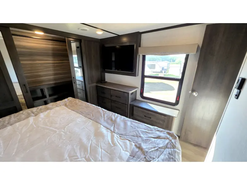 2021 Crossroads Cruiser 3311RD
