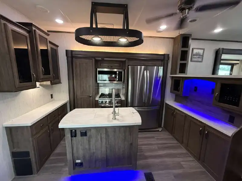 2021 FOREST RIVER SANDPIPER 379FLOK