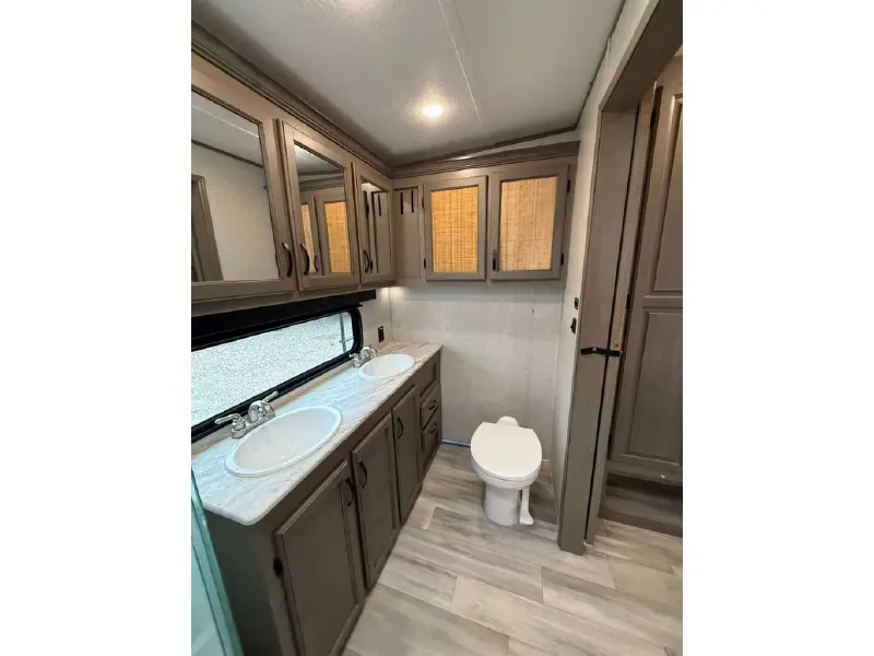 2023 COACHMEN CHAPARRAL 355FBX