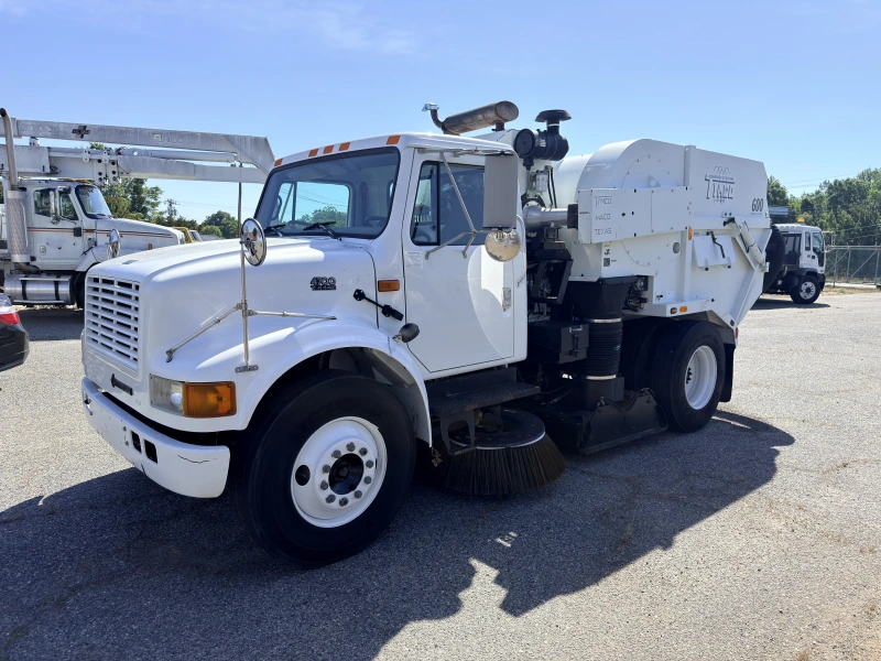 2001 INTERNATIONAL 4700