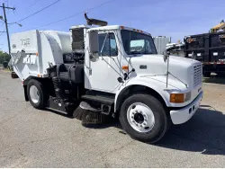 2001 INTERNATIONAL 4700