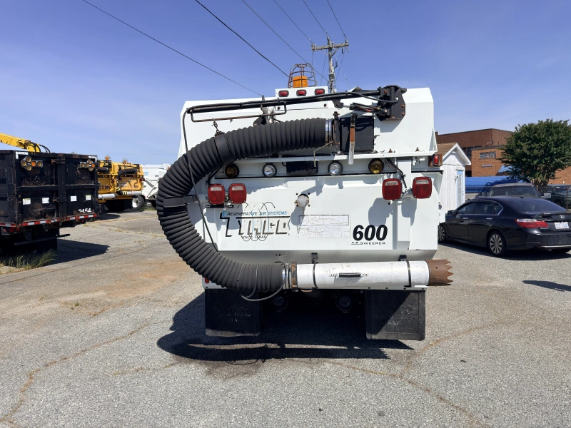 2001 INTERNATIONAL 4700