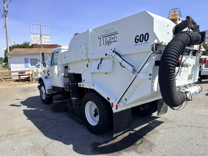 2001 INTERNATIONAL 4700