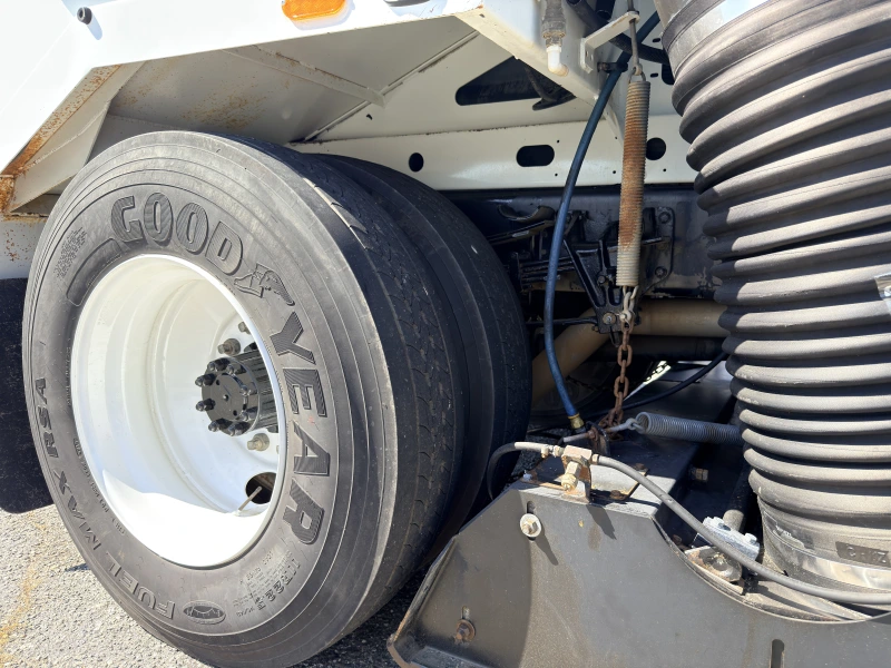 2001 INTERNATIONAL 4700